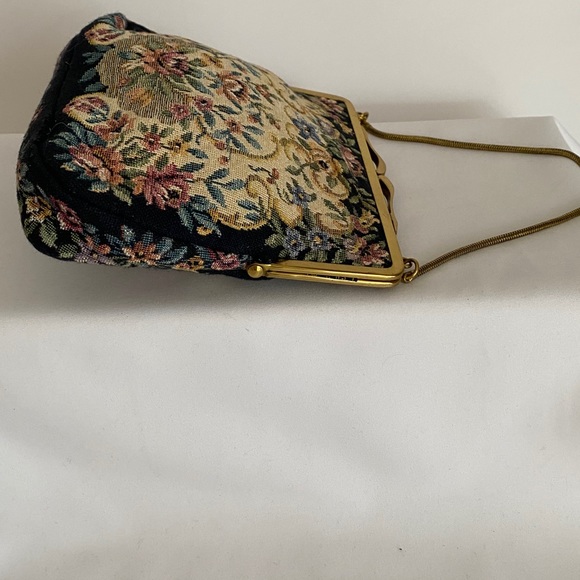 Vintage Floral Tapestry Handbag - Picture 5 of 11